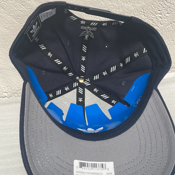 Adidas men’s Cap - Picture 6 of 7